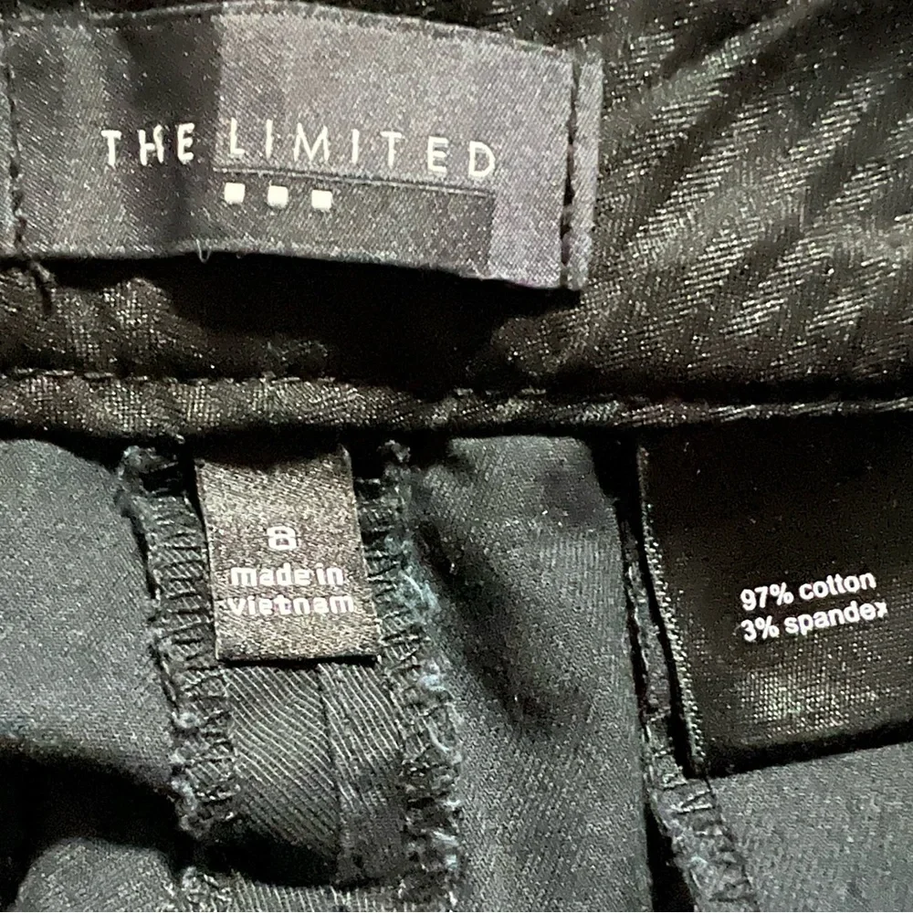 The Limited Black Roll-Cuff Shorts Size 8 - Picture 5 of 5